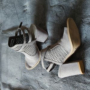 Gray American Eagle Weldon Booties (size 5)